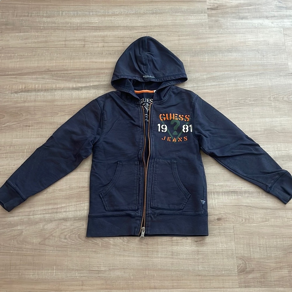 Guess boy’s zip up jacket. Size S(8/10). Like new